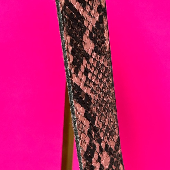London Fog Pink & Black Snake Print Shoulder Bag w/Wristlet Approx. 11x 7 x 2.5 - Picture 5 of 16